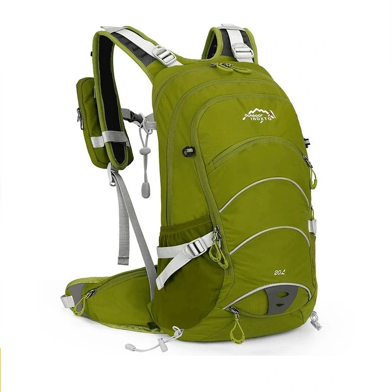 Sac à dos 20 L randonnée vert armée 20L avec sangles de maintien et poches latérales, présenté en vue studio