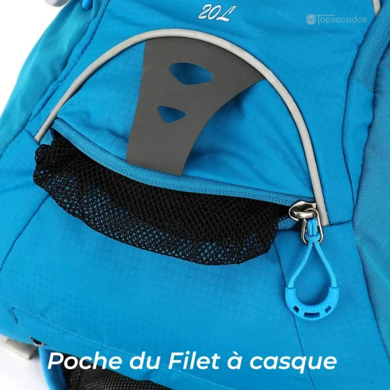 Sac à dos 20 L randonnée bleu avec poche inférieure contenant un filet extensible pour casque de vélo