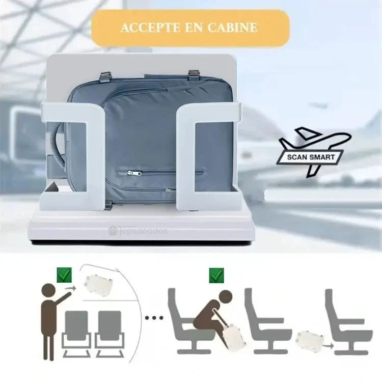 Sac à dos 30 litres accepté en cabine d’avion, posé dans un gabarit de contrôle avec icône de validation aéroportuaire