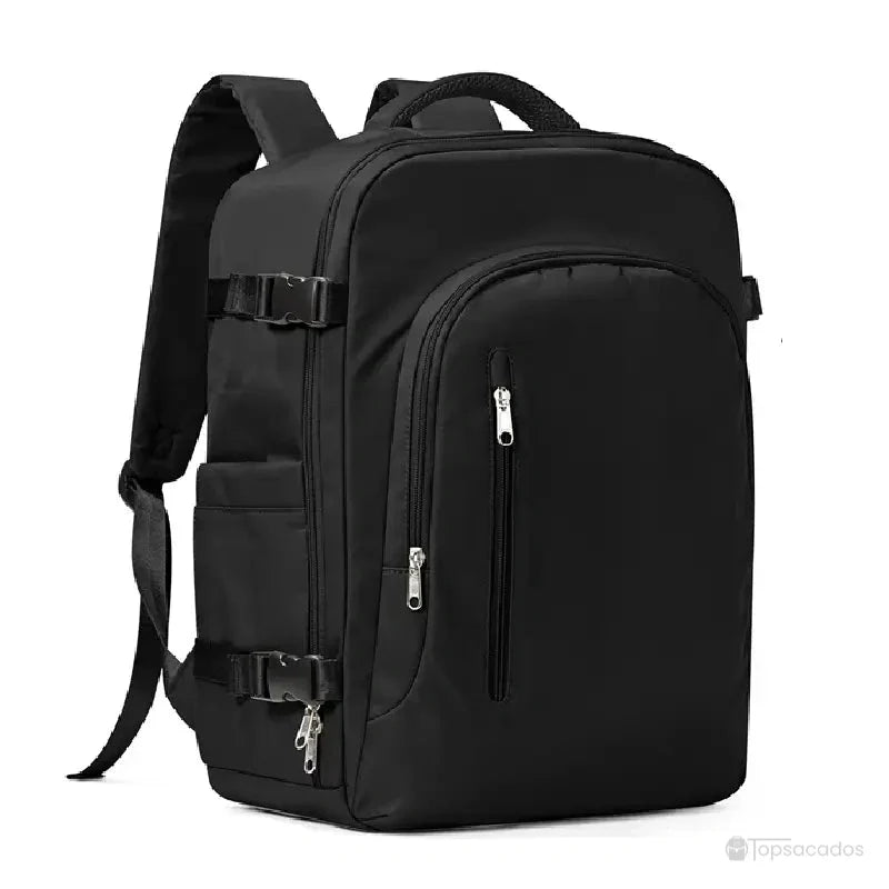 Sac à dos 30 litres noir élégant et structuré, avec fermetures zippées visibles et fond blanc épuré