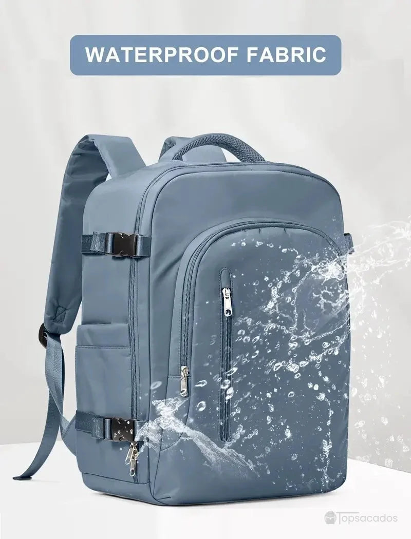 Sac à dos 30 litres résistant à l’eau avec projection visible de gouttes sur le tissu imperméable