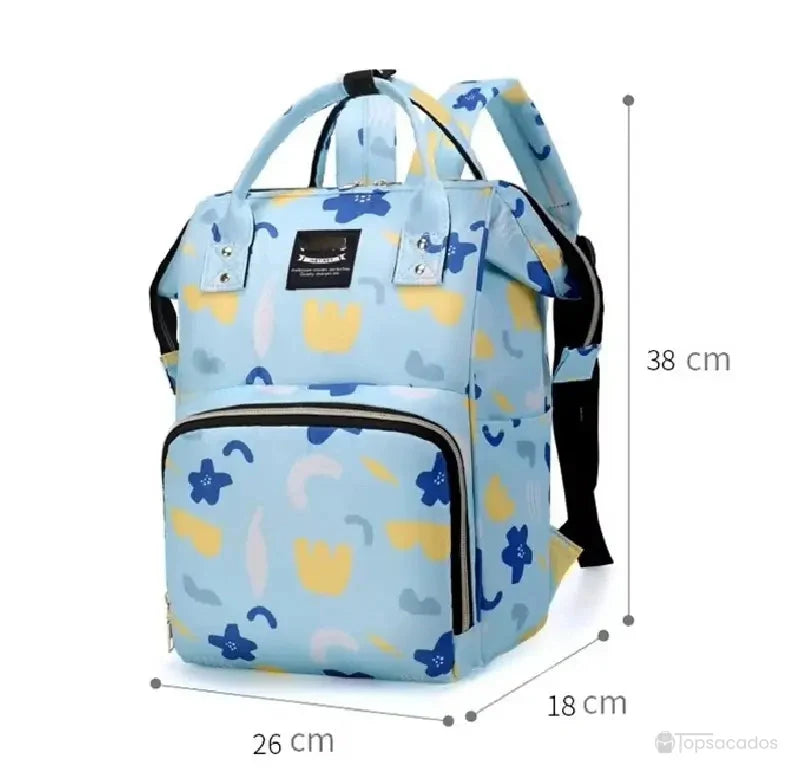 Sac à dos à langer bleu mesurant 38 cm de hauteur, 26 cm de largeur et 18 cm de profondeur, affiché avec des lignes de mesure sur fond clair.