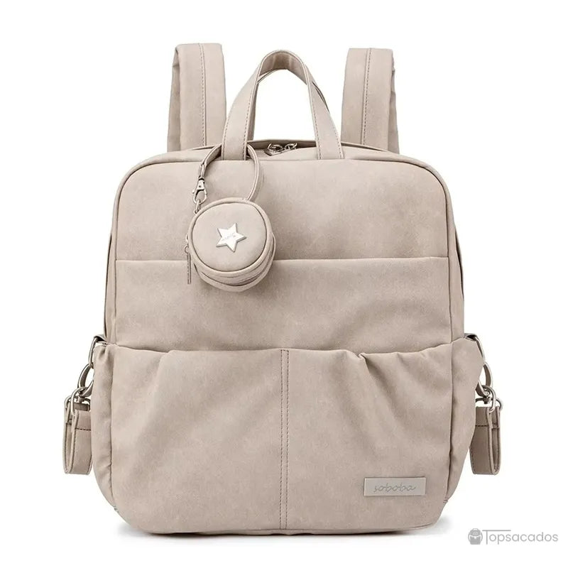 Sac à dos à langer élégant couleur pebble beige sable avec porte-tétine, vu de face
