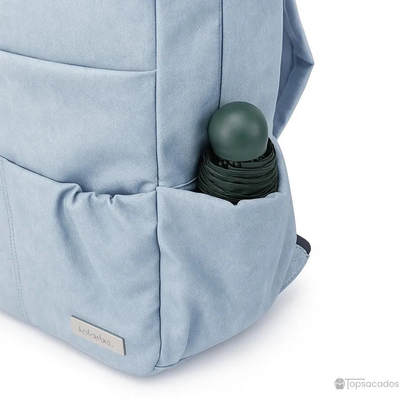 Sac à dos à langer élégant bleu clair avec parapluie plié dans la poche latérale