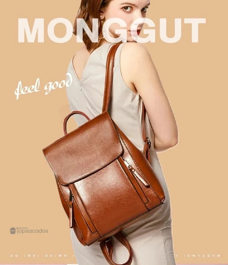 Sac à dos antivol Femme cuir porté par une femme en robe beige sur fond camel avec inscription promotionnelle feel good.