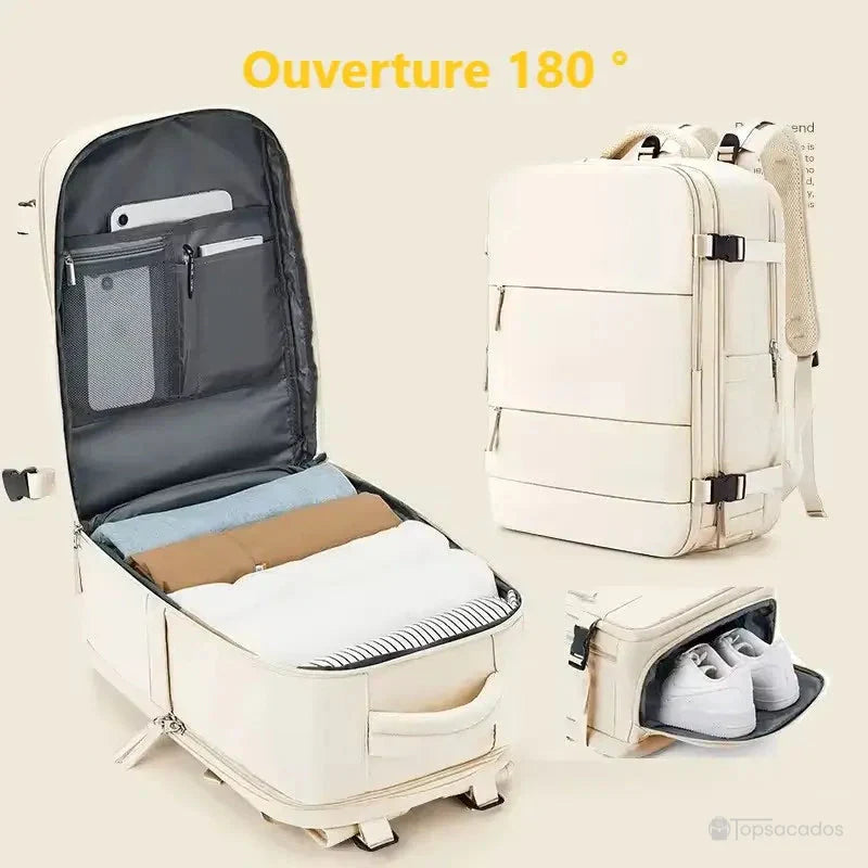 Sac a dos avion beige avec ouverture 180 degrés, compartiment principal spacieux, poche à chaussures dédiée et rangements optimisés pour vêtements et accessoires.