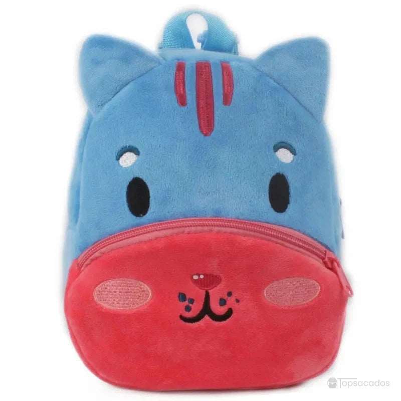 Sac à dos Bébé bleu et rouge en peluche, motif animal avec petites oreilles et museau expressif.