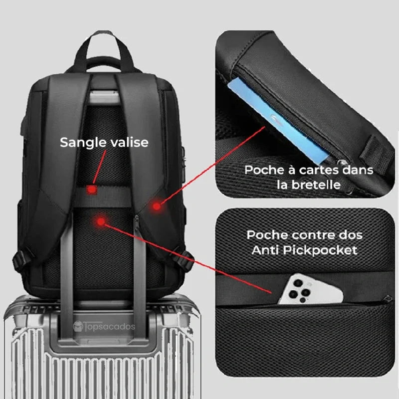 Sac à dos business en ABS avec sangle valise, poche carte dans la bretelle et poche anti pickpocket contre le dos, posé sur une valise à roulettes.