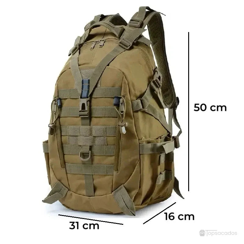 sac à dos camouflage beige avec dimensions 50x31x16 cm affichées, idéal pour l’outdoor ou l’usage militaire