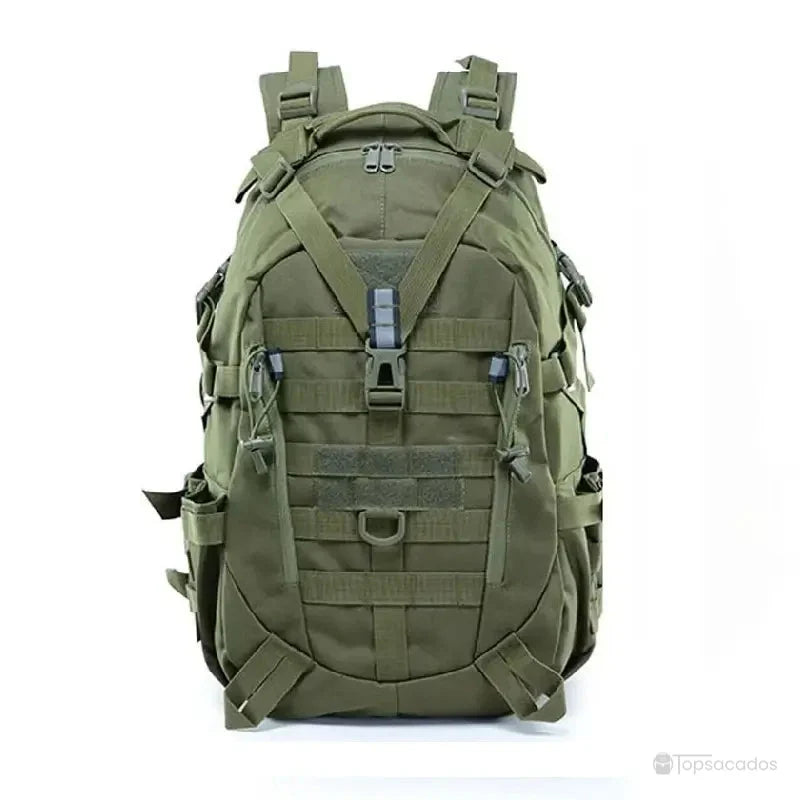 sac à dos camouflage vert armée, avec système molle et poches latérales, parfait pour missions ou randonnées