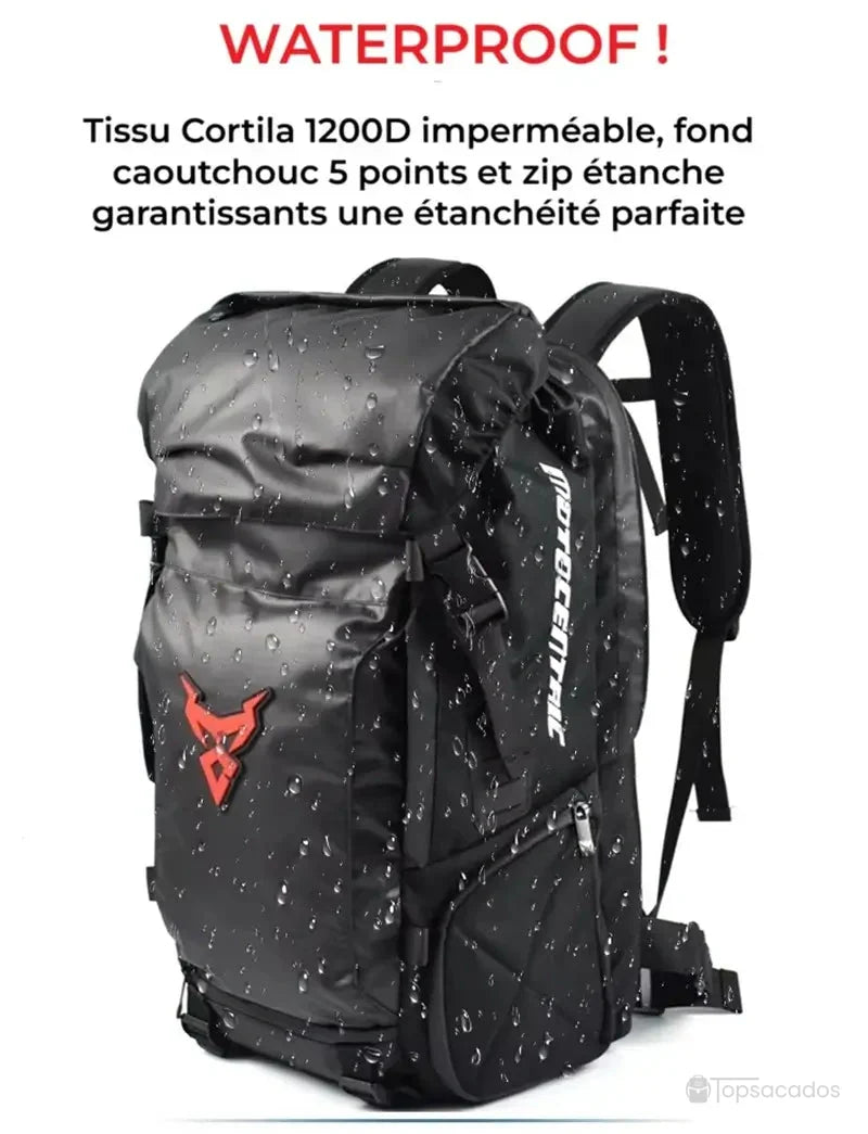 sac à dos casque moto – démonstration de l’étanchéité avec tissu imperméable 1200D et gouttes d’eau visibles