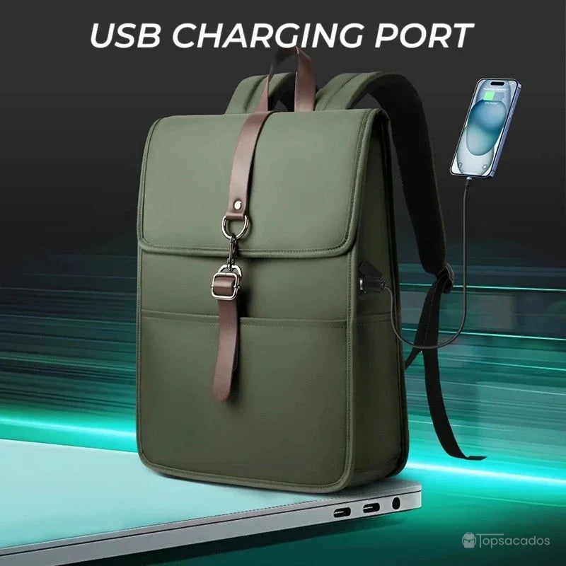 Sac à dos collège antivol fille avec port de charge USB sur le côté, connecté à un smartphone, ambiance technologique.
