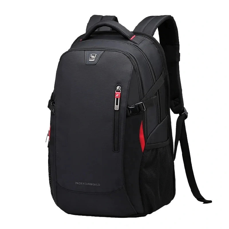 sac a dos college garcon noir élégant avec accents rouges, vu de trois quarts sur fond blanc