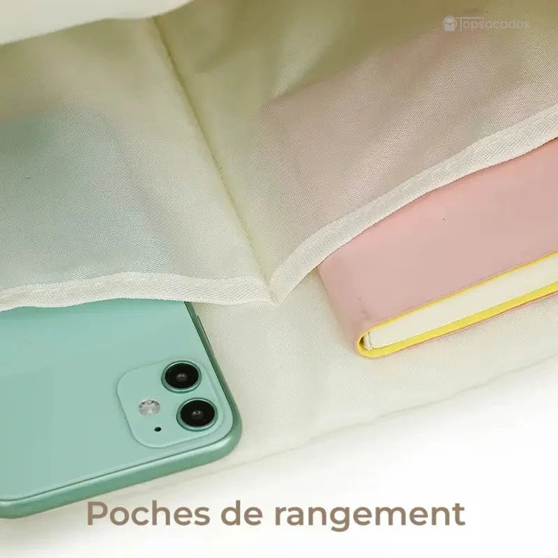 Sac à dos collège doté de poches de rangement internes accueillant téléphone, carnet et accessoires personnels.