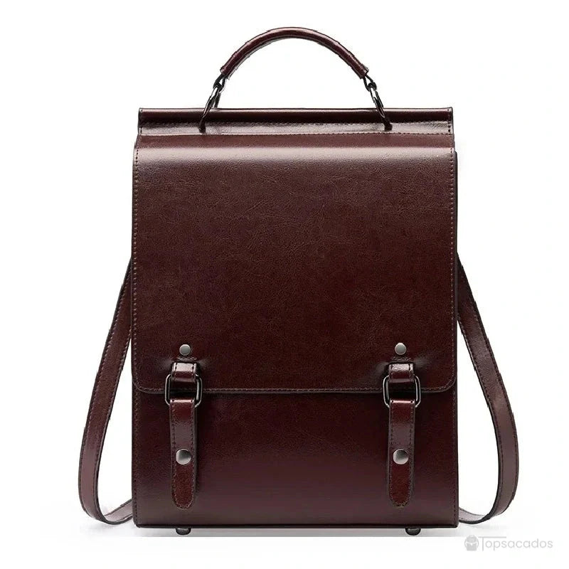 Sac à dos cuir Femme avec rabat marron foncé, vu de face sur fond blanc, doté de sangles ajustables et d'une poignée supérieure