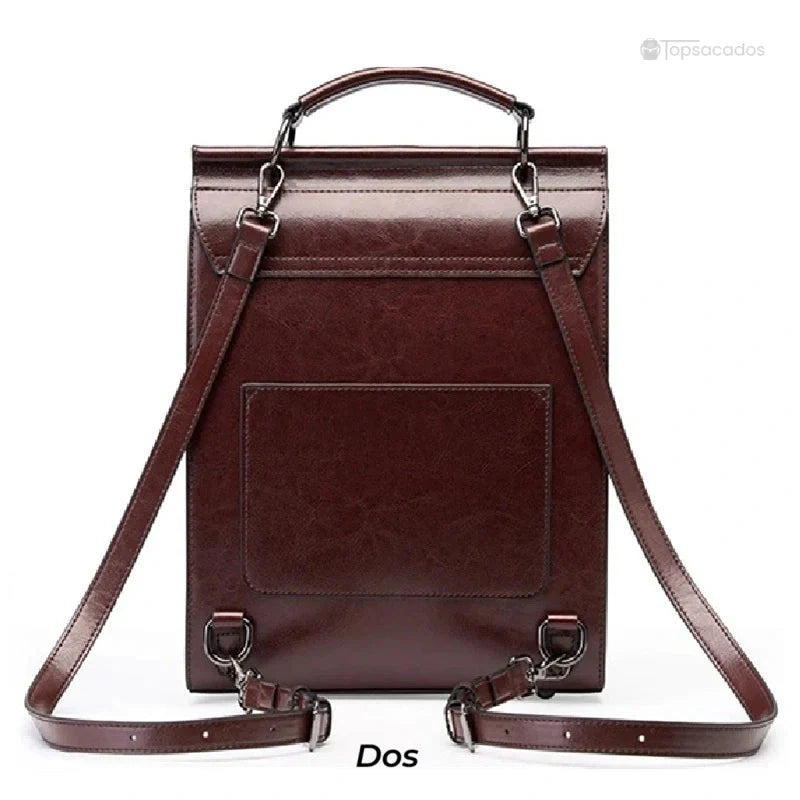Sac à dos cuir Femme avec rabat vu de dos, avec bretelles ajustables et grande poche arrière, sur fond blanc