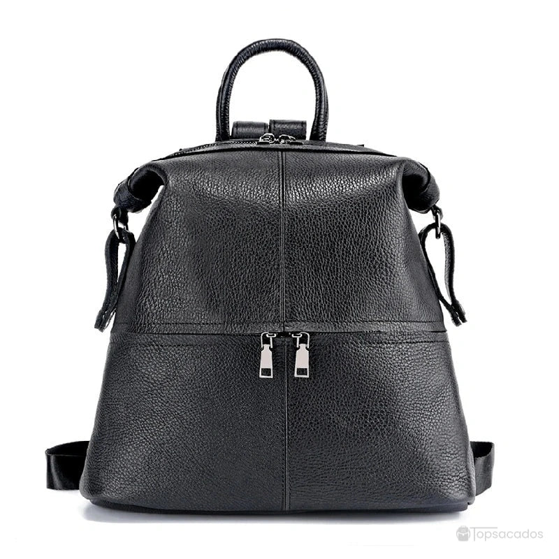 Sac à dos cuir femme moderne en cuir noir lisse avec double fermeture éclair, isolé sur fond blanc