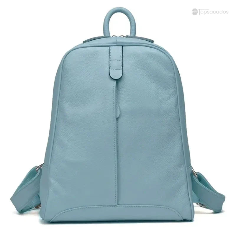 Sac à dos cuir femme tendance bleu ciel doux en cuir lisse, vu de face, ambiance claire et apaisante pour un look féminin frais.
