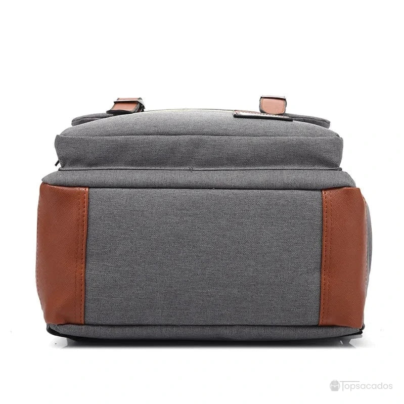 Sac à dos école fille gris vu de dessous avec coins renforcés marron