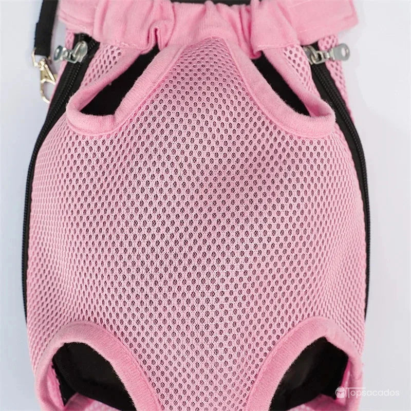Sac à dos et ventral chat rose, vue centrée sur les ouvertures pour les pattes avec maille ajourée rose, offrant confort et aération.
