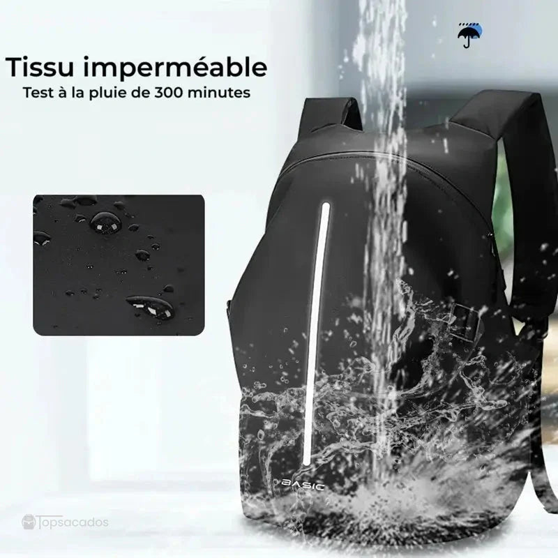 Sac à dos étanche pour moto testé sous forte pluie, montrant la résistance du tissu imperméable après 300 minutes d’exposition