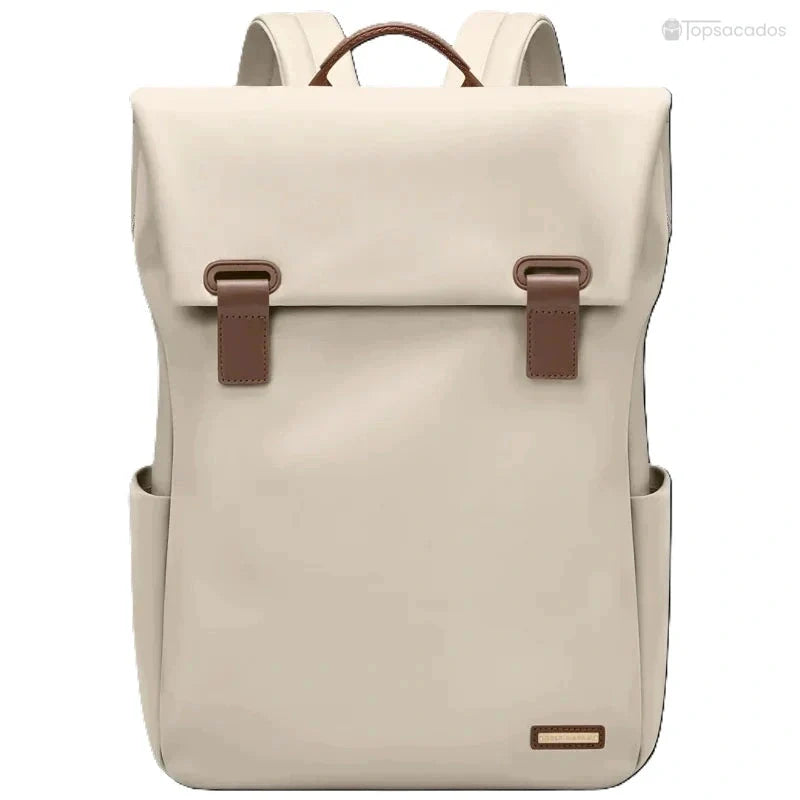 Sac à dos femme antivol beige avec rabat à boucles, élégant et sécurisé pour un usage quotidien