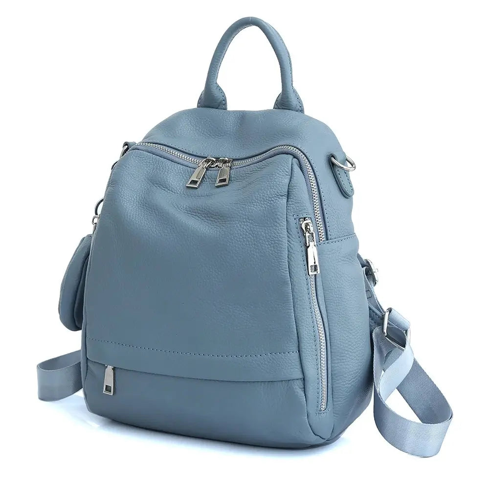Sac à dos femme chic bleu clair en cuir véritable, design minimaliste et finition soignée