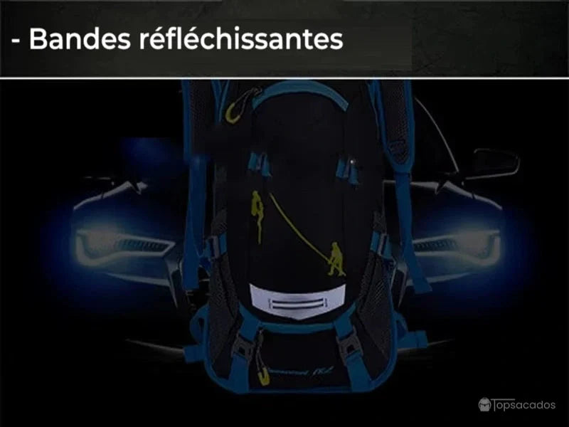 sac à dos hydratation avec bandes réfléchissantes visibles dans la nuit face à des phares de voiture
