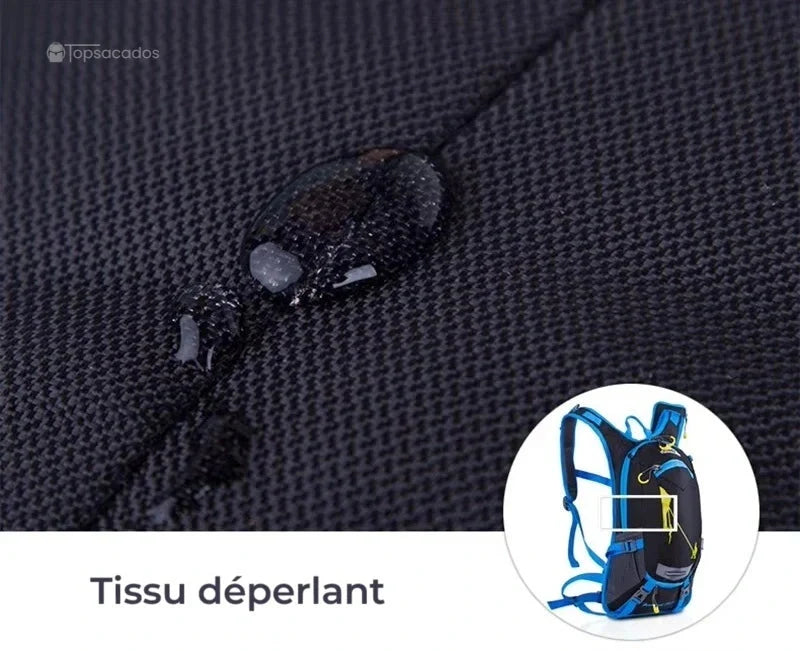 sac à dos hydratation en tissu déperlant avec gouttes d’eau perlant sur la surface imperméable
