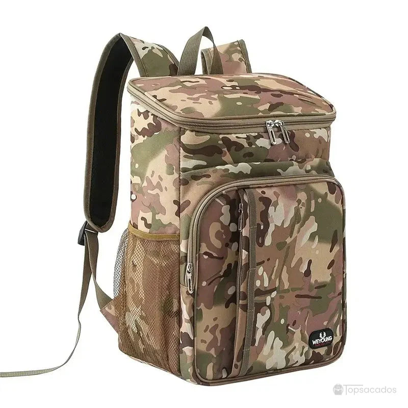 Sac à dos isotherme repas motif camouflage avec grande poche frontale zippée, poches latérales en filet, et bretelles épaisses rembourrées, sur fond blanc.