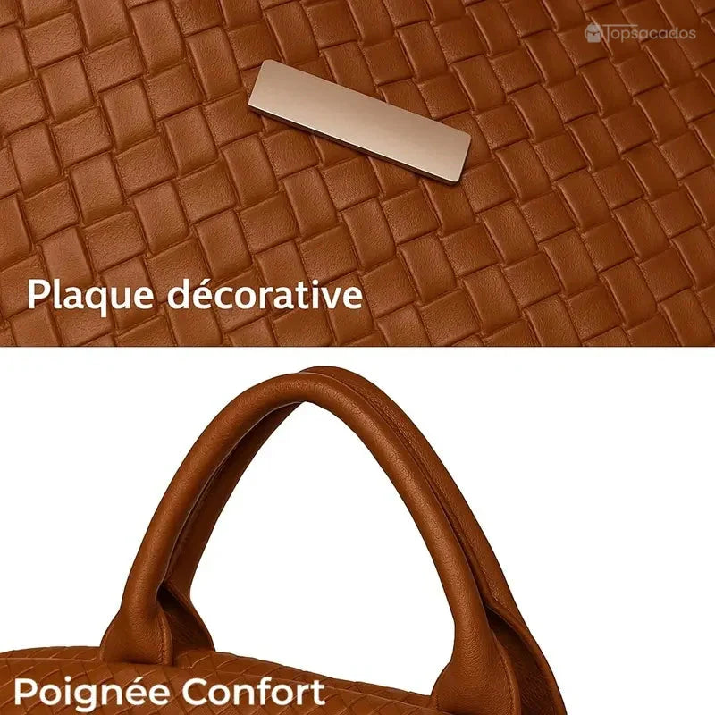 Sac à dos marron Femme en gros plan sur la plaque décorative en métal doré et la poignée arrondie rembourrée.