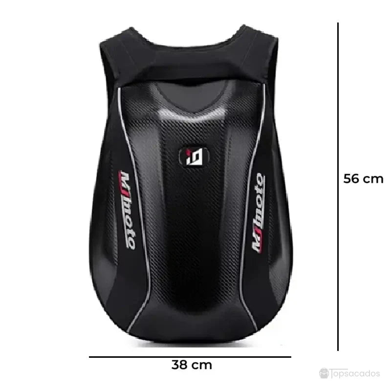 Sac à dos moto en fibre de carbone de 56 cm de haut et 38 cm de large, avec coque rigide noire à finition carbone.