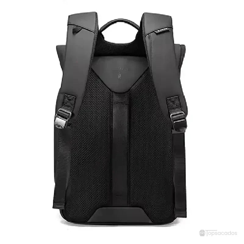 Sac à dos ordinateur étanche vu de dos avec bretelles ergonomiques et dos en mesh respirant pour plus de confort.