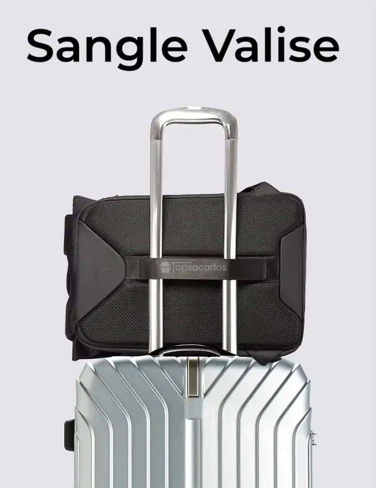 Sac à dos ordinateur étanche fixé sur une valise à roulettes grâce à sa sangle arrière, parfait pour les voyages.