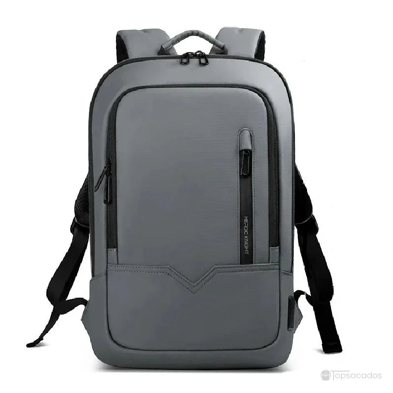 sac à dos ordinateur femme 15,6 pouces gris clair au design sobre et moderne, photographié de face