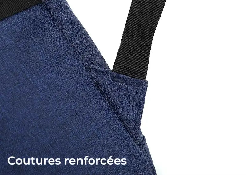 Sac à dos ordinateur Homme avec focus sur les coutures renforcées et l’attache de bretelle noire, tissu bleu texturé.