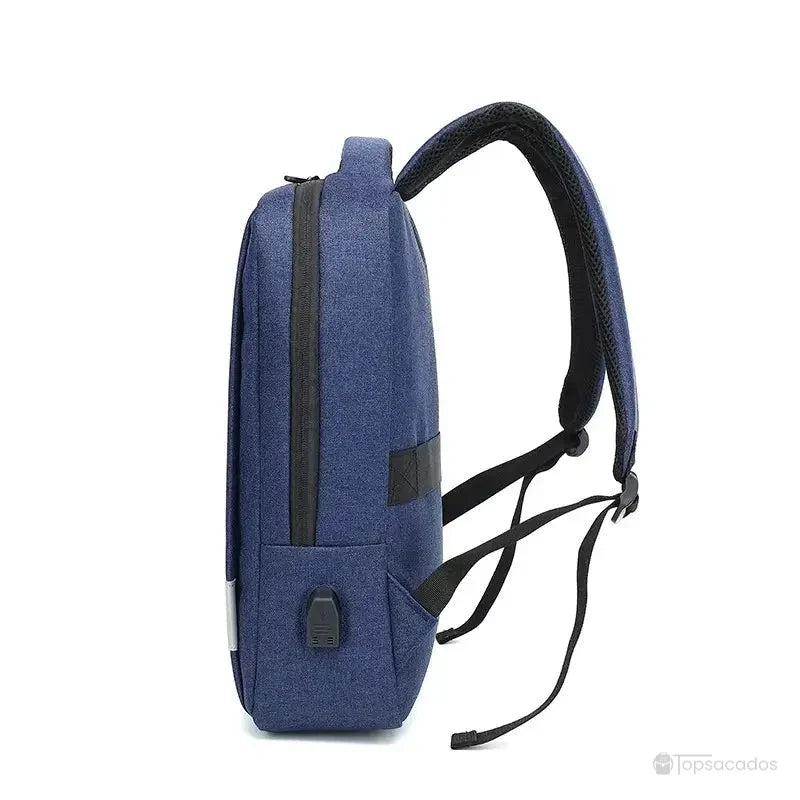Sac à dos ordinateur Homme bleu marine, vue latérale, avec port USB visible et bretelles pendantes.