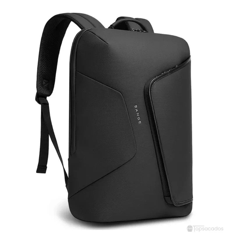 Sac à dos ordinateur portable design entièrement noir, avec finitions sobres et silhouette structurée.