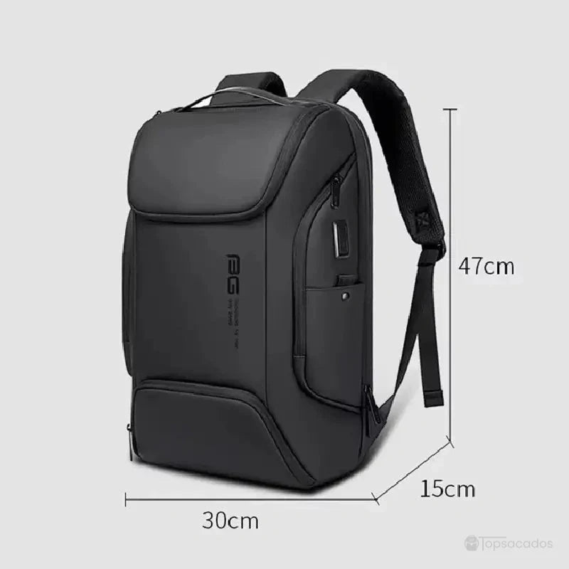 Sac a dos ordinateur portable multipoches noir avec dimensions visibles 47 cm x 30 cm x 15 cm, présenté sur fond gris clair pour illustrer sa taille compacte et urbaine.
