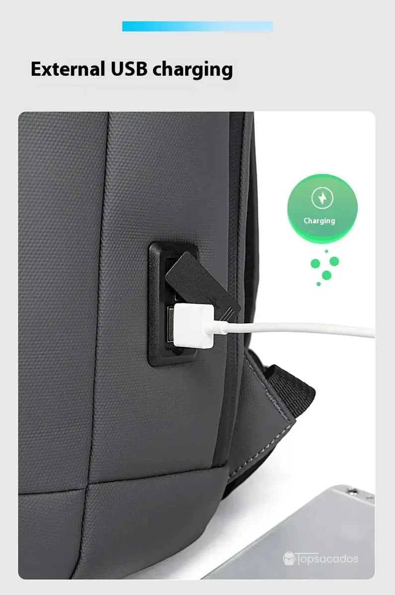 Sac à dos pc portable avec port usb en train de charger un smartphone grâce à sa prise USB externe, fond clair et icône de chargement