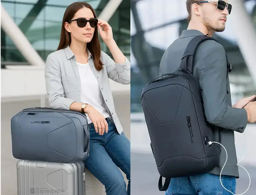 Sac à dos pc portable avec port usb posé sur une valise en aluminium, à côté d’une femme en chemise claire portant des lunettes de soleil