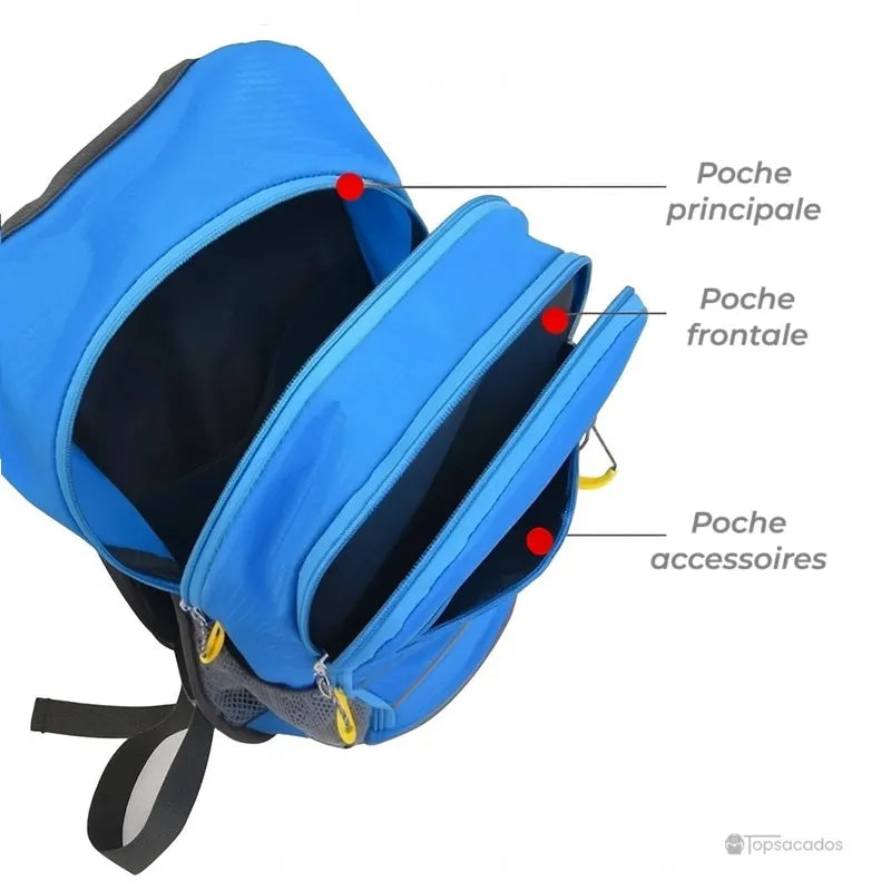 Sac-a-dos-bebe-petite-randonnee ouvert en 3 compartiments : poche principale, frontale et accessoires.