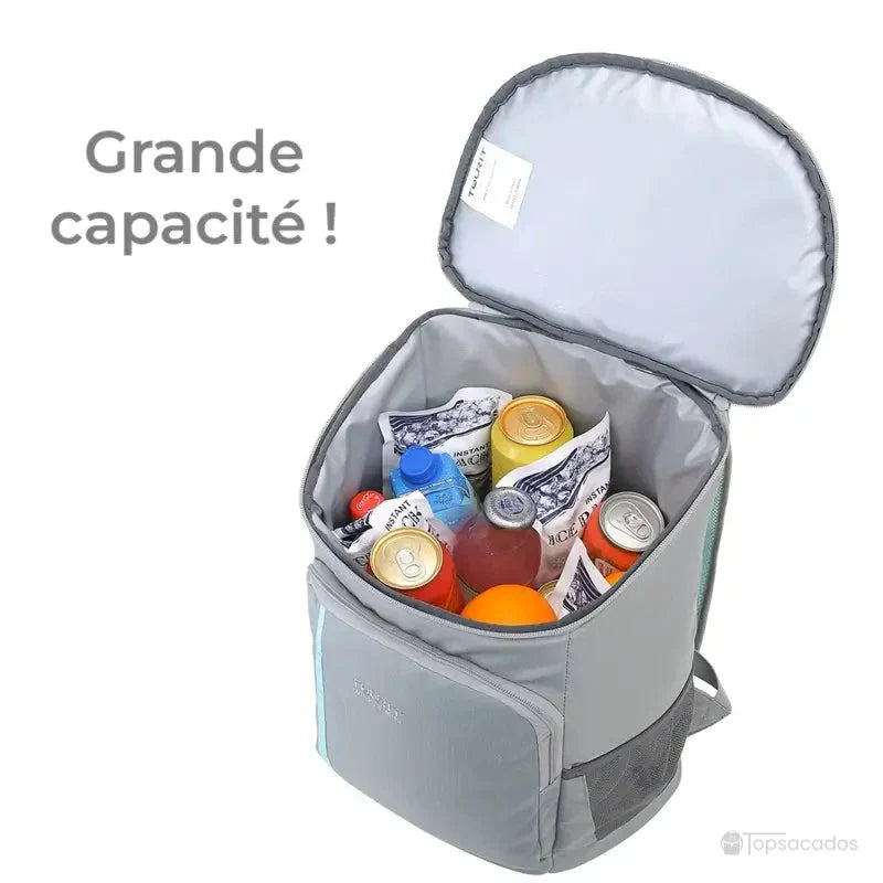 Sac à dos picnic isotherme grande capacité contenant canettes, boissons et encas, vu de dessus avec compartiment principal ouvert.