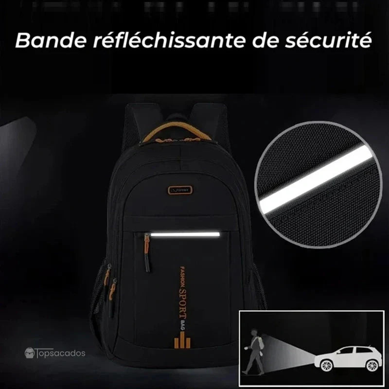 Sac a dos pour cours noir avec bande réfléchissante visible dans l'obscurité, mis en situation de nuit avec lumière de voiture.