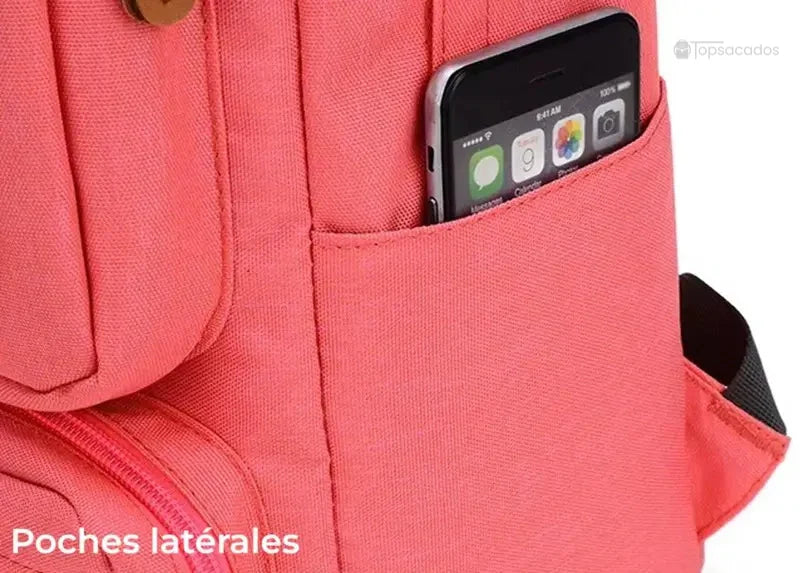 Sac à dos pour lycéen rose avec poche latérale contenant un smartphone, pratique pour un accès rapide.