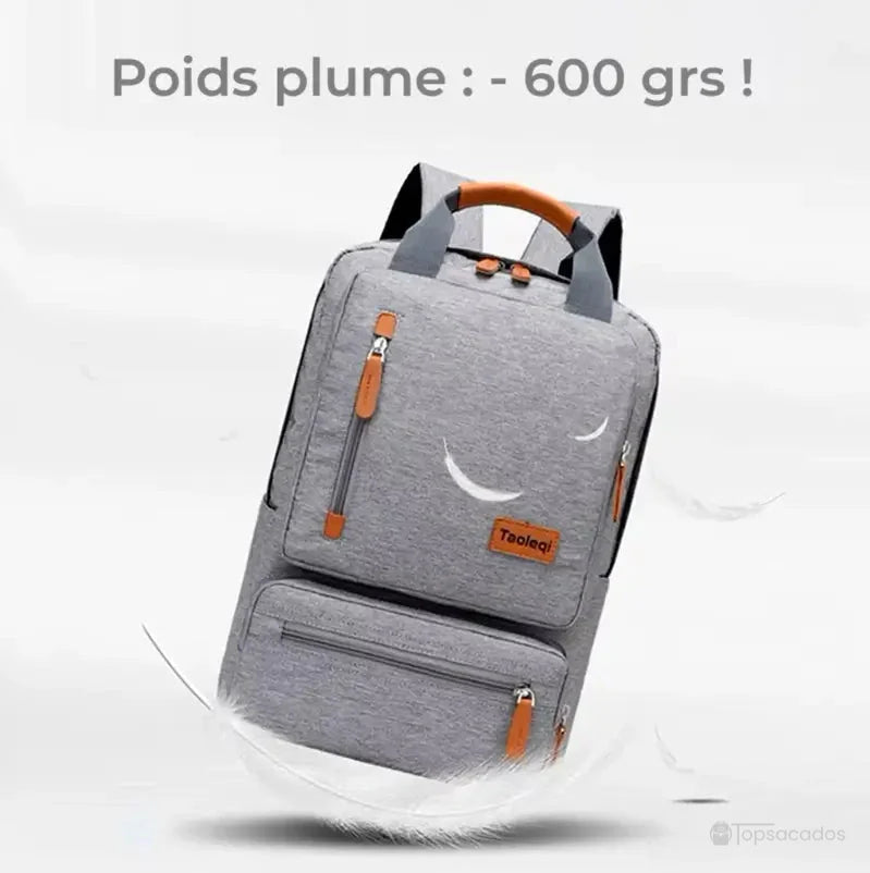 Sac à dos pour lycéen gris léger de moins de 600 grammes flottant sur fond blanc avec plumes illustratives.