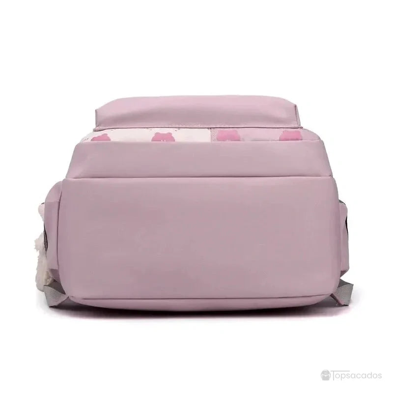 Sac à dos primaire fille vu de dessous, tissu rose uni et couture soignée.