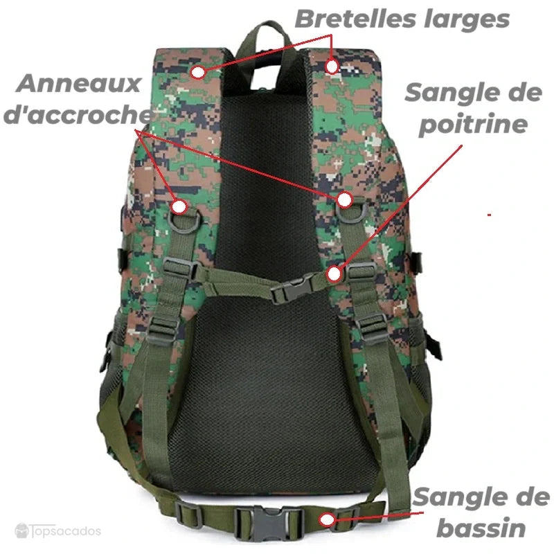 Sac Ă dos rando camouflage vu de dos avec bretelles larges, sangle de poitrine et ceinture de maintien pour le bassin