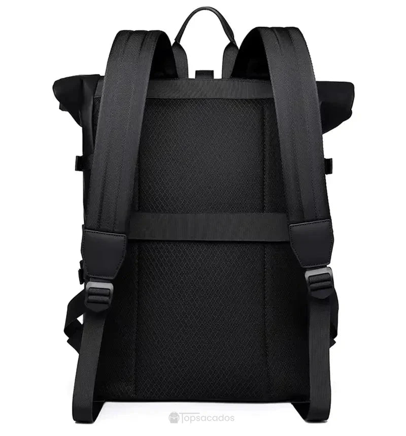 Sac a dos Roll Top vu de dos, montrant les bretelles rembourrées, le dos matelassé respirant et les sangles ajustables pour un confort optimal au port.