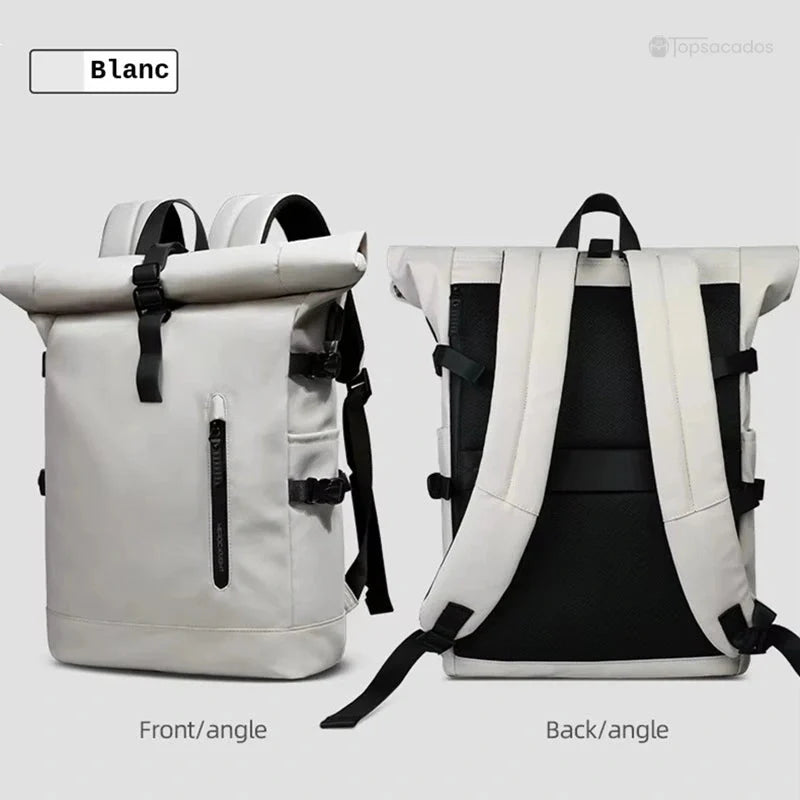 Sac a dos Roll Top pour femme blanc présenté sous deux angles, face et dos, montrant la fermeture enroulable, les bretelles noires et le dos matelassé.